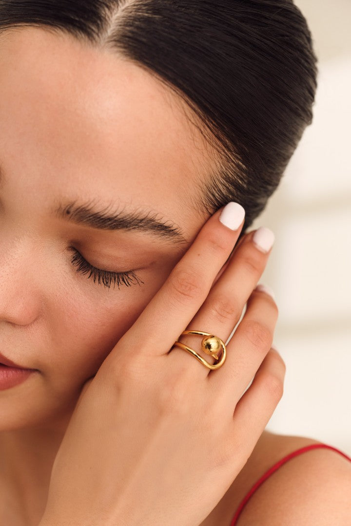 Cosmic Loop Ring