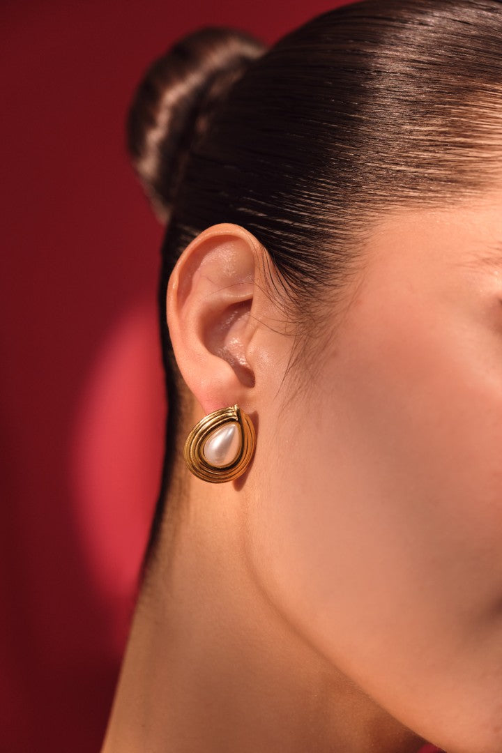 Eterna Teardrop Studs