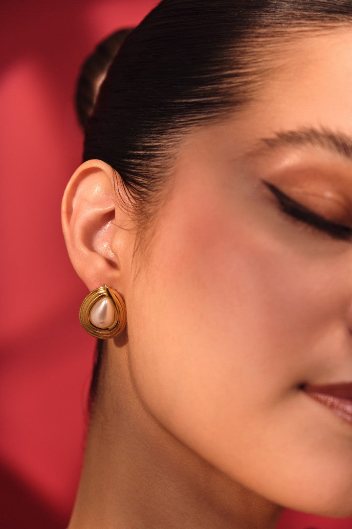 Eterna Teardrop Studs